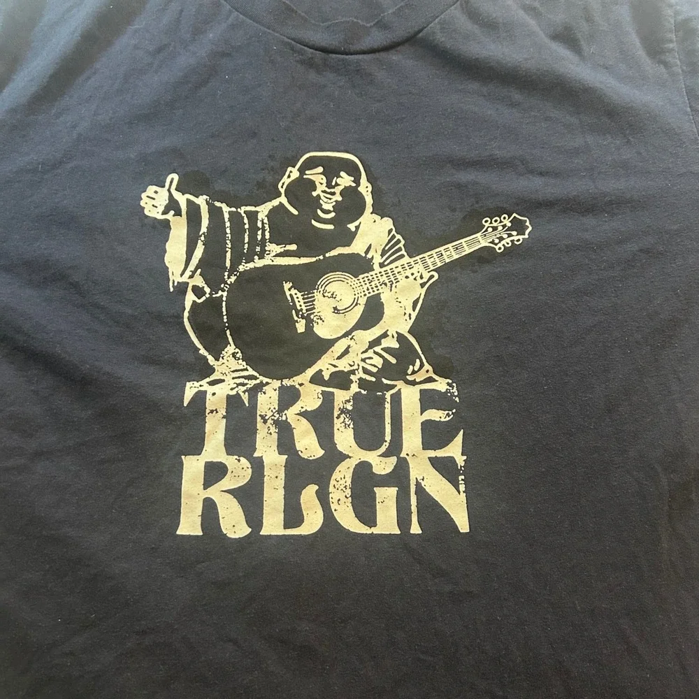 True Religion Mens Buddha Guitar Graphic T-Shirt Navy Blue Large Distressed Logo
